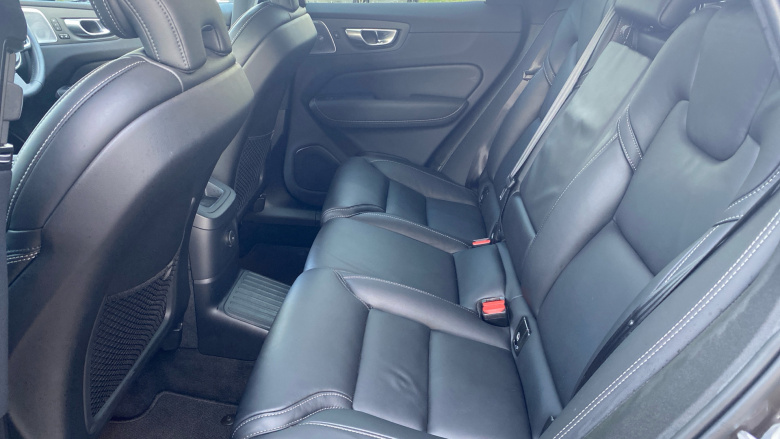 Volvo XC60 2.0 T8 [455] RC PHEV Ultimate Dark 5dr AWD Gtron Estate